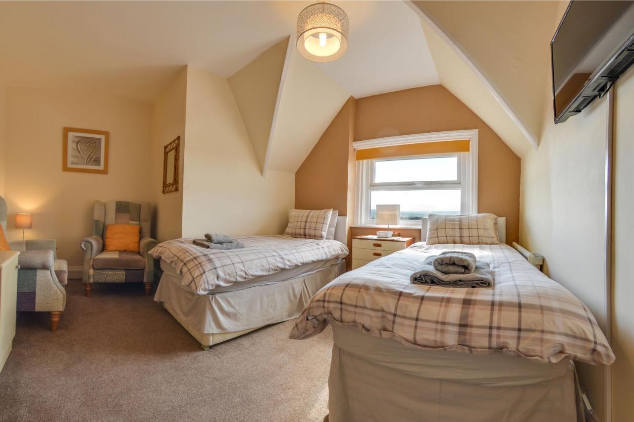 The Whitby Prospect, 2 Bed Apartment With Stunning Views, 2 Mins From Beach Exterior photo